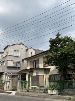 草加市八幡町の解体工事を行いました。